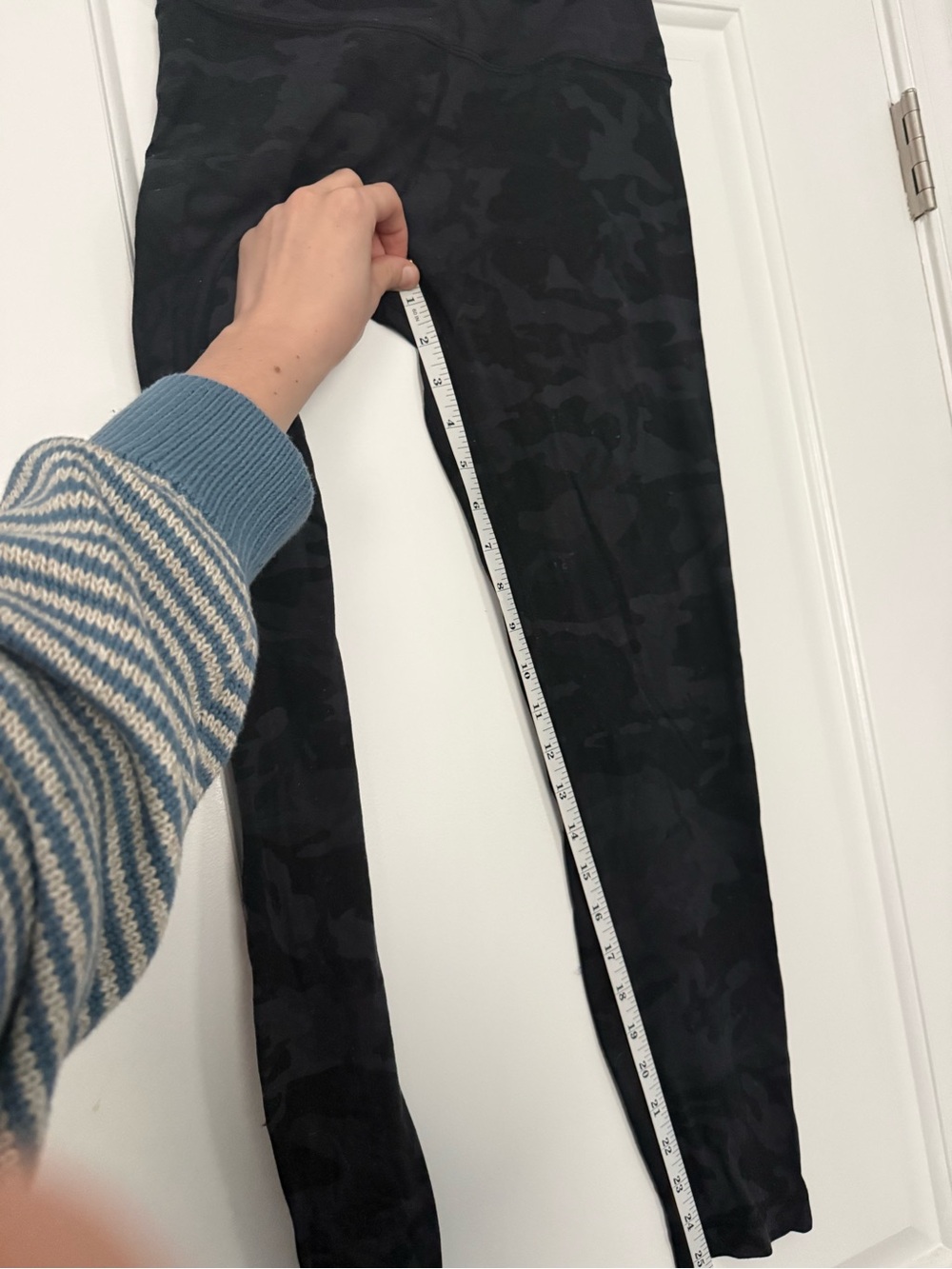Lululemon Align Black Camo Leggings 25” - Picture 4 of 5